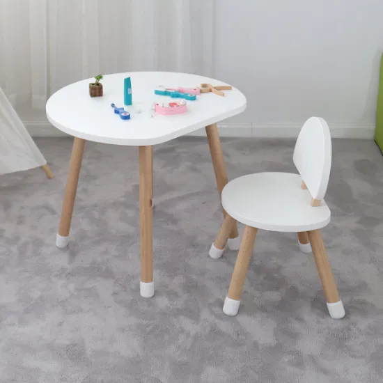 Hübsches Vorschulkinder-Möbelset aus Massivholz mit Tisch und Stuhl